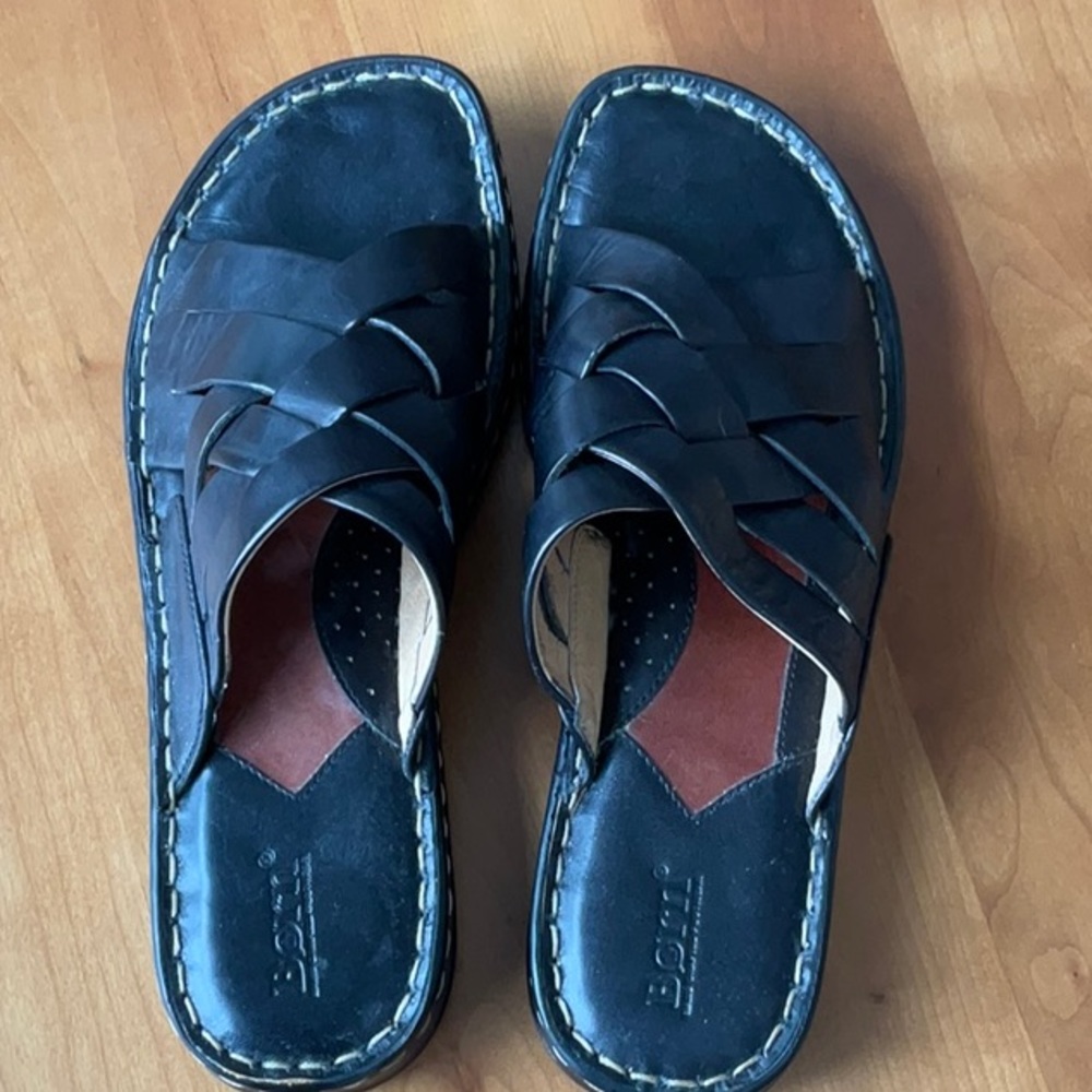 Born ‘Jenny’ leather sandals with criss cross straps.  Black, size 9.